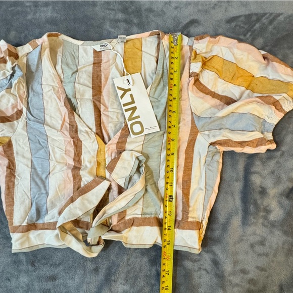 ONLY Striped Crop Top in Earthy Hues

#1262 - Picture 3 of 7
